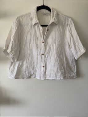 Japna|White Textured Button-Down Cropped Shirt|Medium|GUC